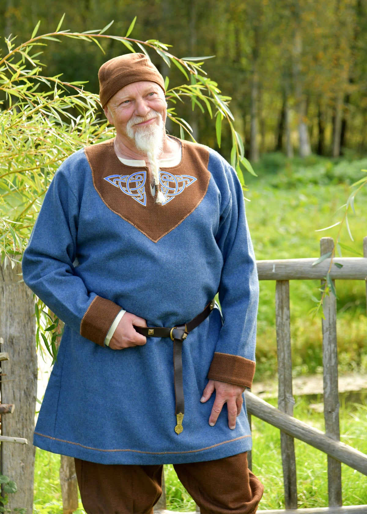Túnica Vikinga Esben de Lana Azul con Bordado Celta