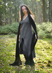 Vestido medieval con chal modelo Ilora, color gris