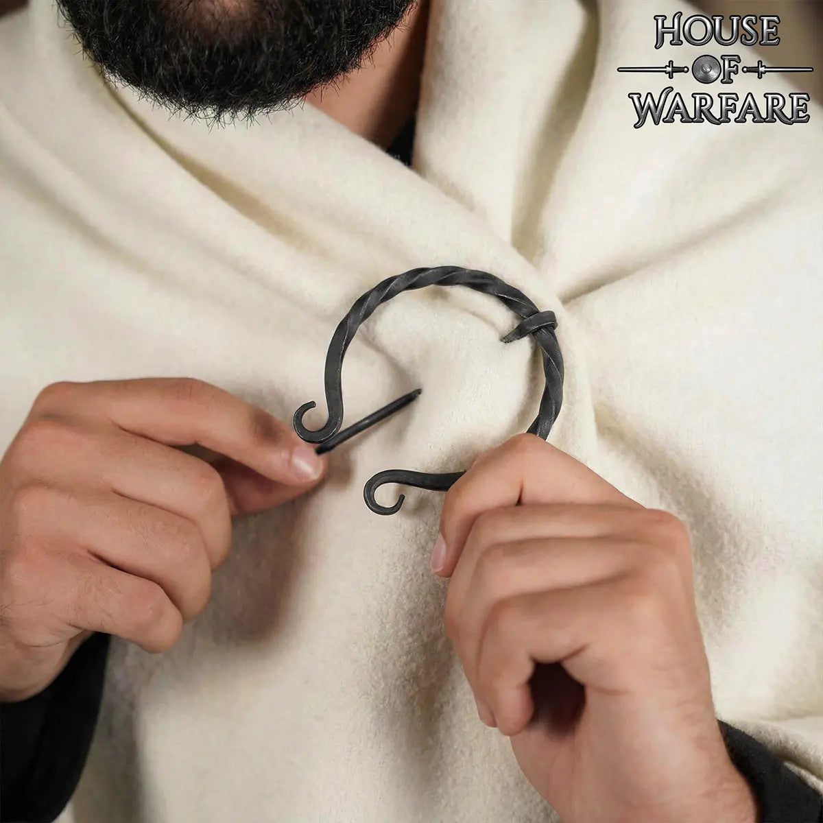 Fíbula Vikinga de Hierro Retorcido para Capas