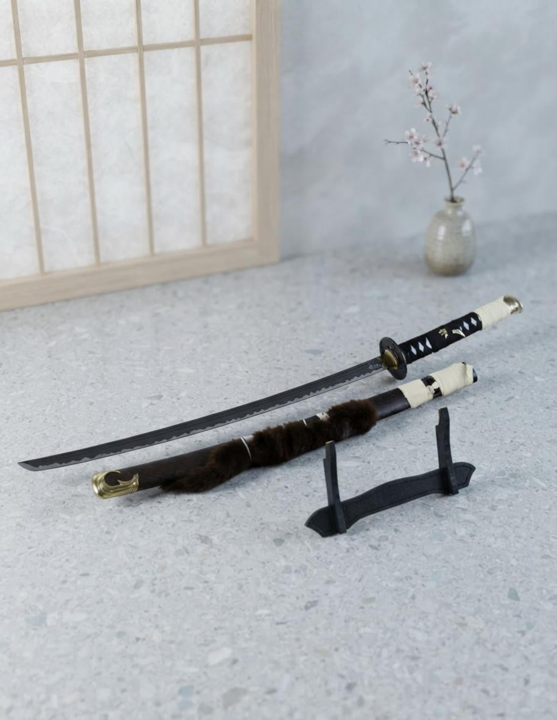 Katana decorativa TOLE10 vaina negra, con peana