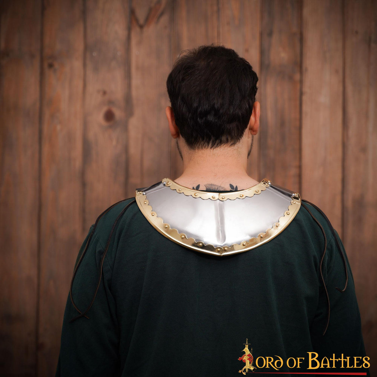Gorjal medieval acero modelo Húsar con borde latonado